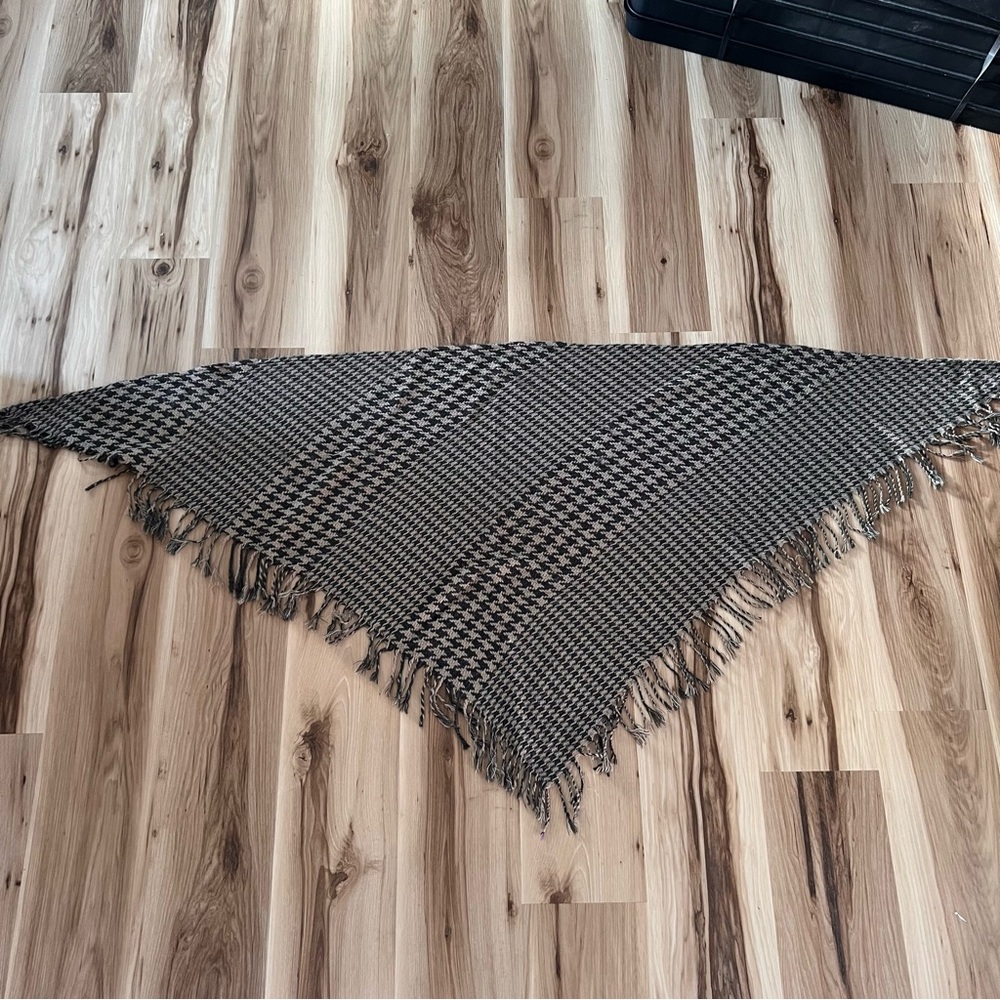 Lightweight Houndstooth Fringe Triangle Shawl Scarf Wrap Beige & Forest Green